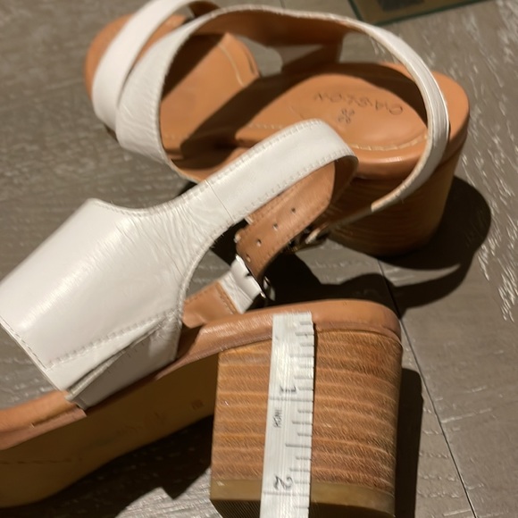 Caslon Summer Essential White Block Heeled Sandal - Picture 4 of 4